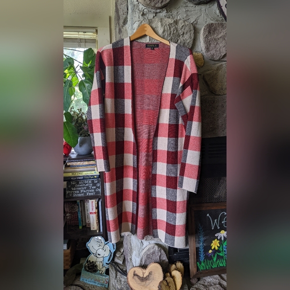 Joseph A Cozy Women's Plaid Open-front Cardigan. - Picture 2 of 6